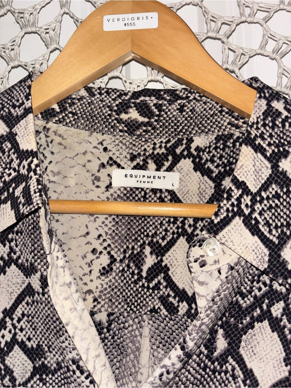 Equipment Femme Snake Print Button-Up Blouse Size Large A00401 - Picture 3 of 8
